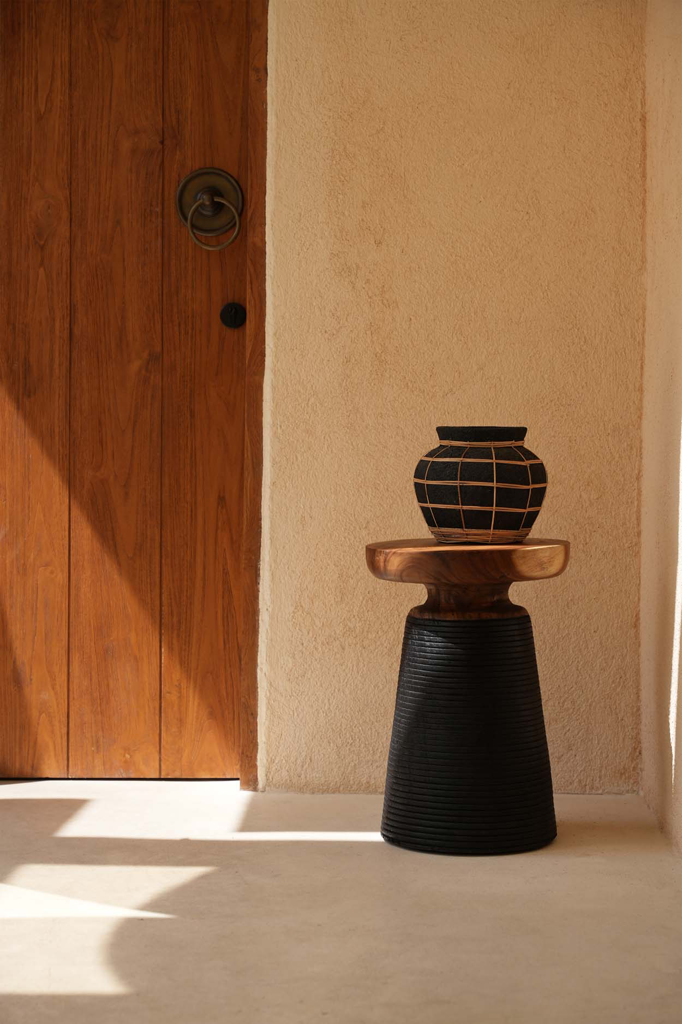 The Belly Vase - Black Natural - M