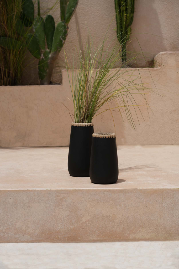 The Sneaky Vase - Black Natural - S