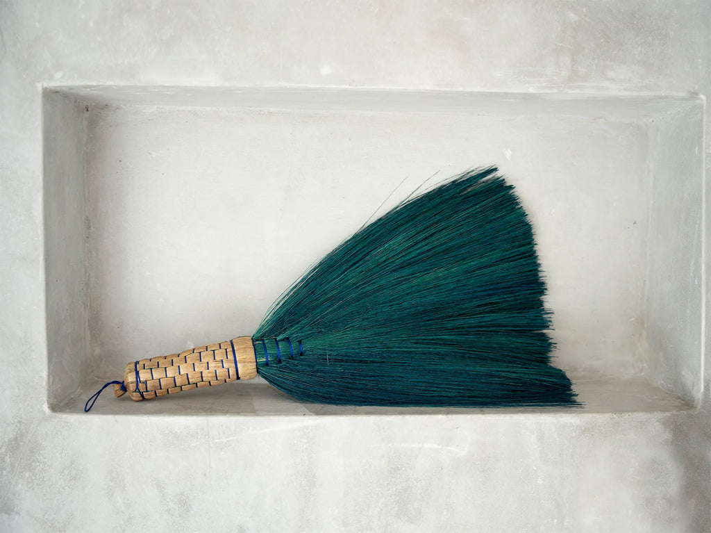 The Sweeping Hand Sweeper - Turquoise